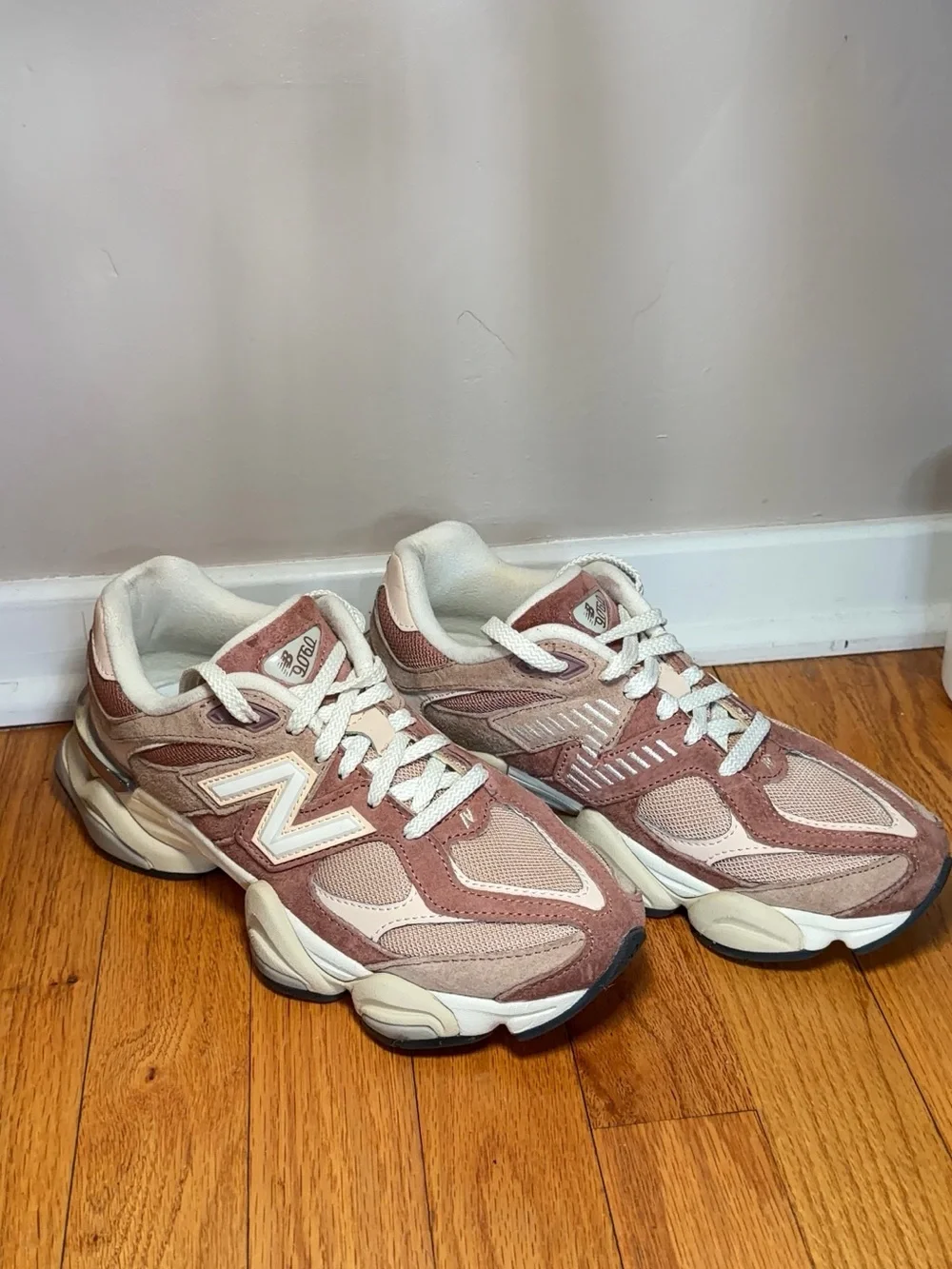 New Balance 9060 “Sparrow” women's sneakers in beige and rose pink